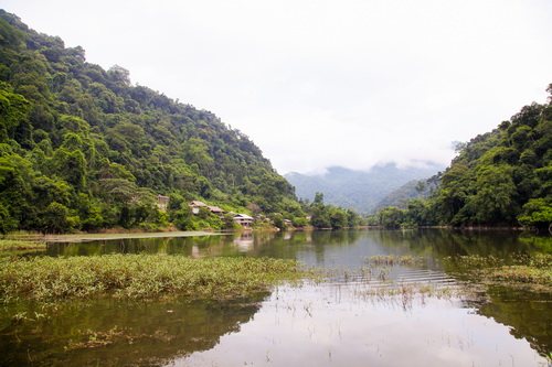 Khung cảnh nên thơ tại các bản làng người Tày xung quanh hồ Ba Bể
